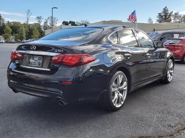 2017 INFINITI Q70 3.7