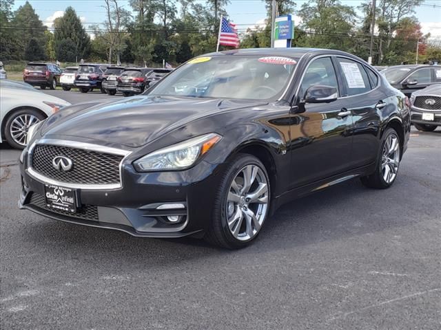 2017 INFINITI Q70 3.7