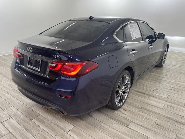 2017 INFINITI Q70 3.7