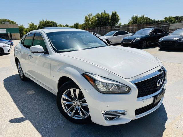 2017 INFINITI Q70 3.7