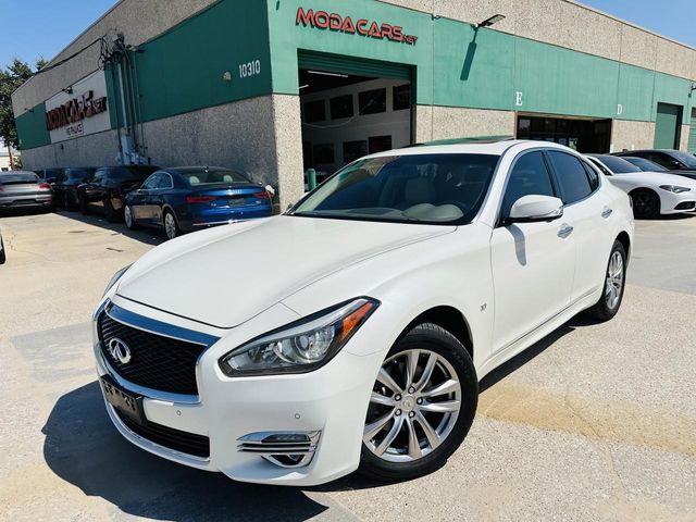 2017 INFINITI Q70 3.7