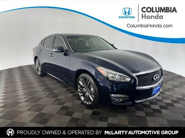 2017 INFINITI Q70 3.7