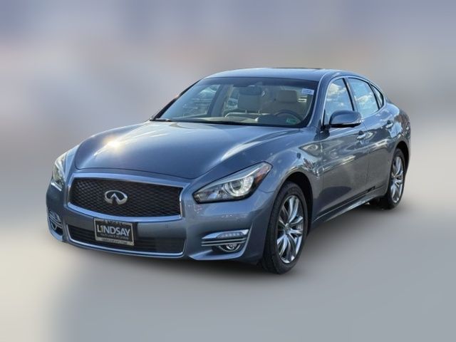2017 INFINITI Q70 3.7