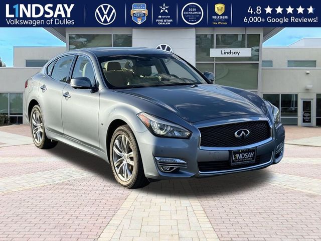 2017 INFINITI Q70 3.7