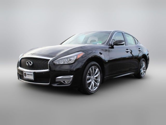 2017 INFINITI Q70 3.7