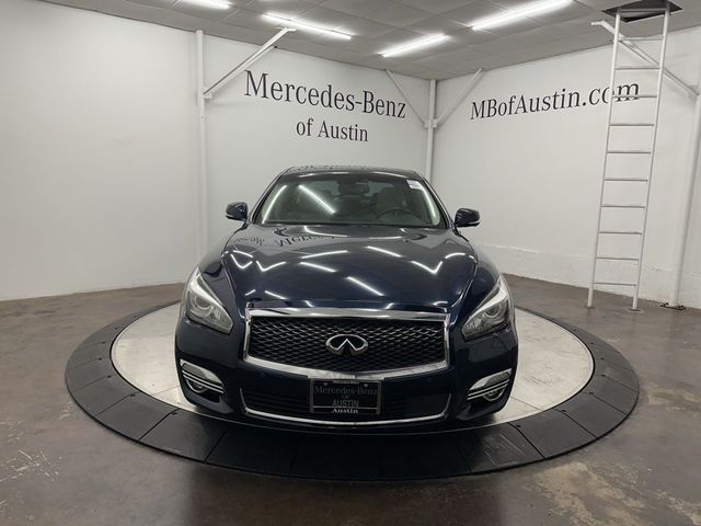 2017 INFINITI Q70L 5.6