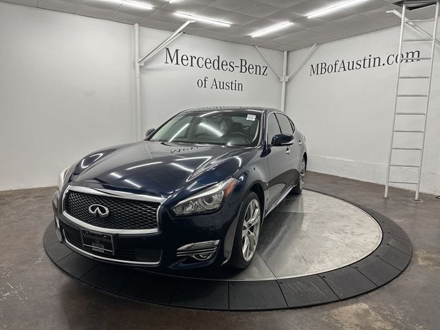 2017 INFINITI Q70L 5.6