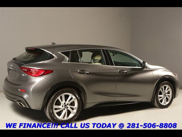 2017 INFINITI QX30 Luxury