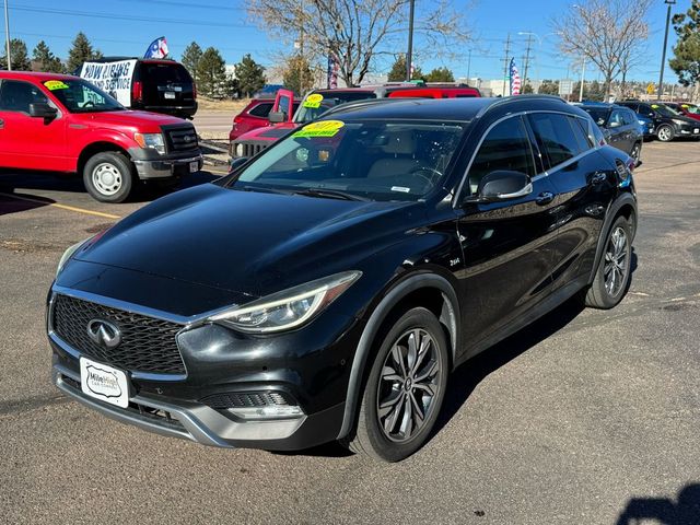 2017 INFINITI QX30 Premium