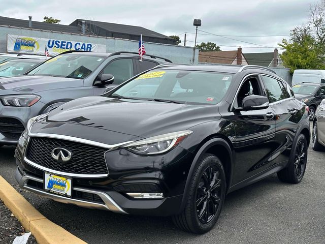 2017 INFINITI QX30 Premium