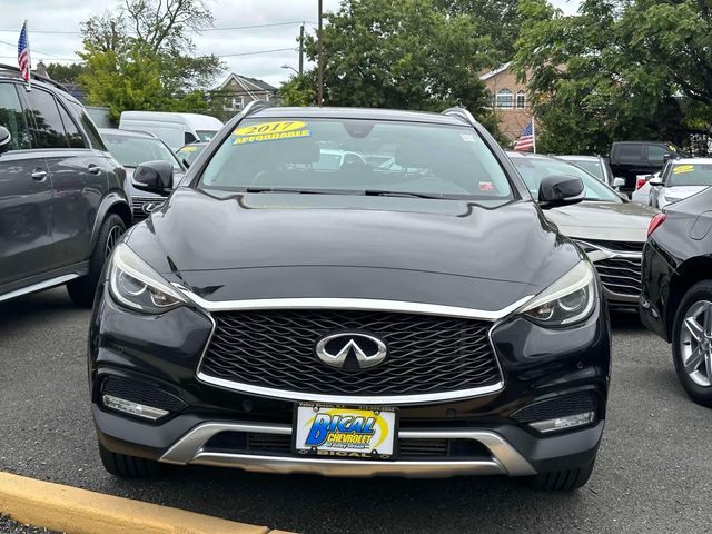 2017 INFINITI QX30 Premium