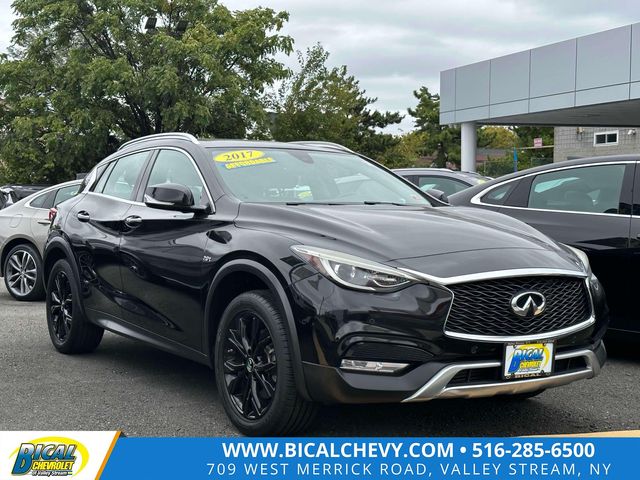 2017 INFINITI QX30 Premium