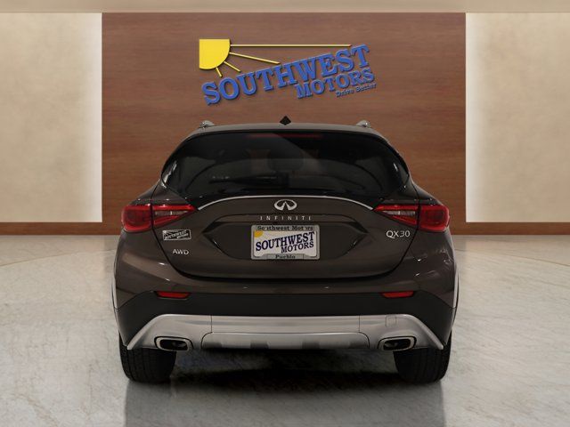 2017 INFINITI QX30 Luxury