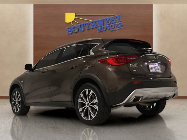 2017 INFINITI QX30 Luxury