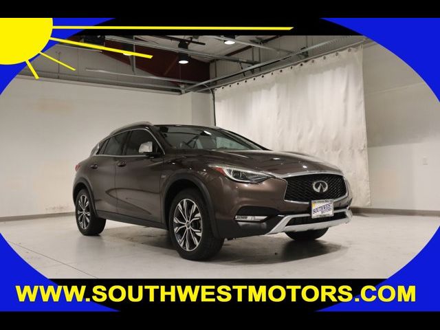 2017 INFINITI QX30 Luxury