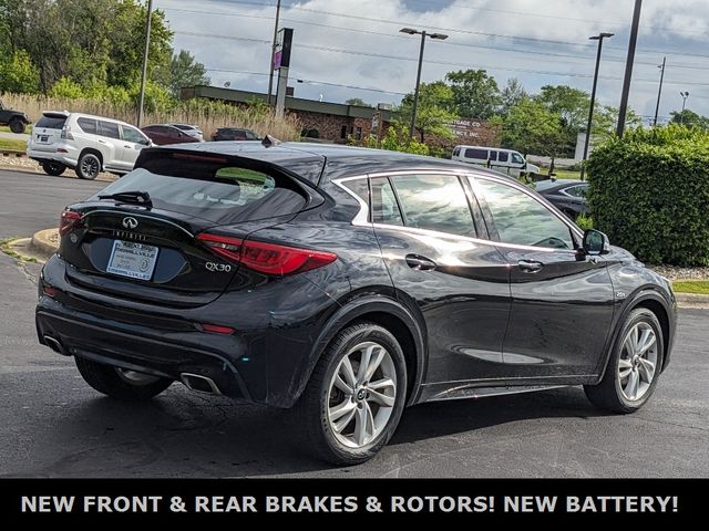 2017 INFINITI QX30 Luxury