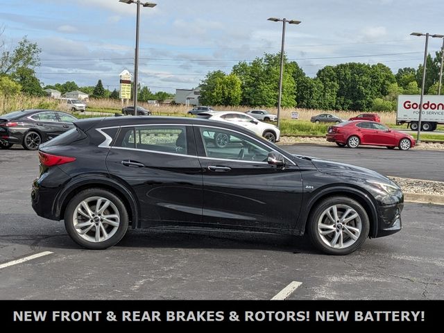 2017 INFINITI QX30 Luxury