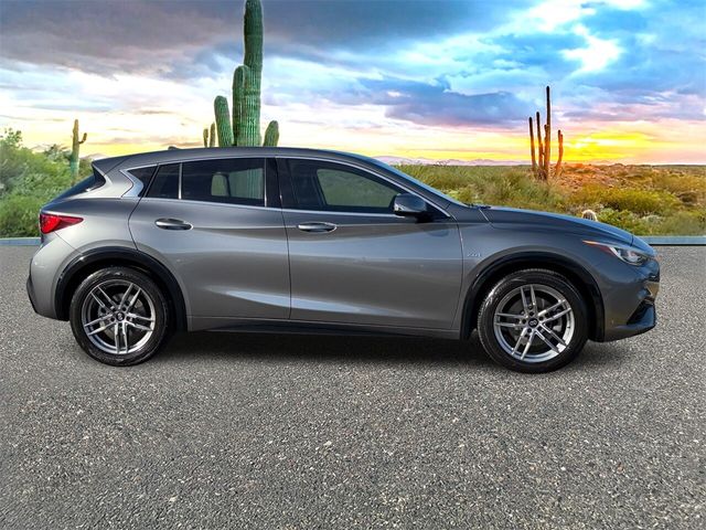 2017 INFINITI QX30 Luxury