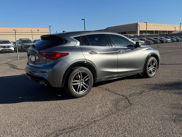 2017 INFINITI QX30 Luxury