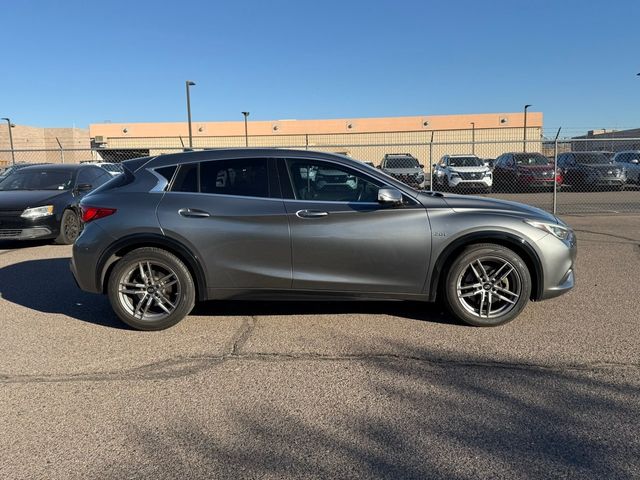 2017 INFINITI QX30 Luxury