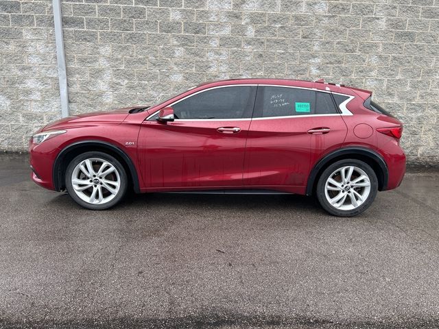 2017 INFINITI QX30 Luxury