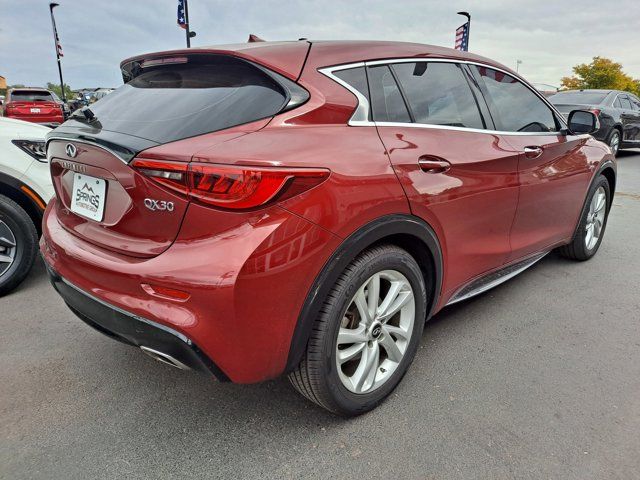 2017 INFINITI QX30 Luxury