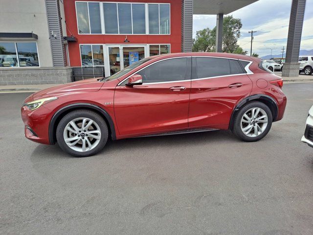 2017 INFINITI QX30 Luxury