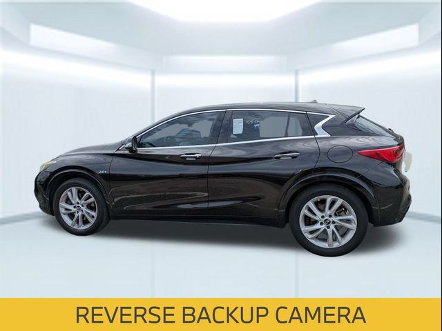 2017 INFINITI QX30 Luxury