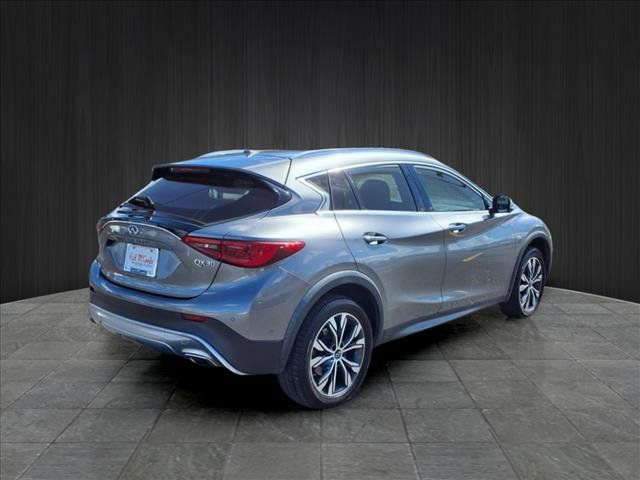 2017 INFINITI QX30 Luxury