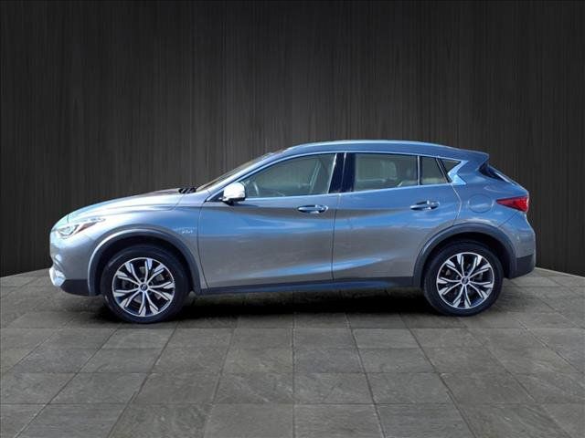 2017 INFINITI QX30 Luxury