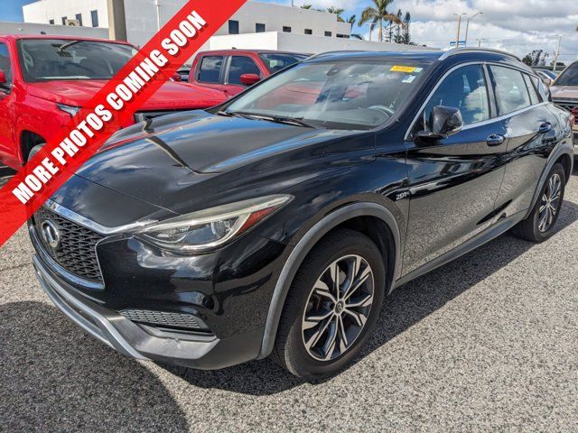 2017 INFINITI QX30 Luxury