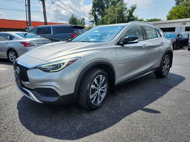 2017 INFINITI QX30 Luxury