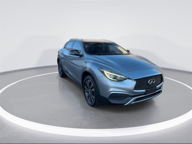 2017 INFINITI QX30 Luxury