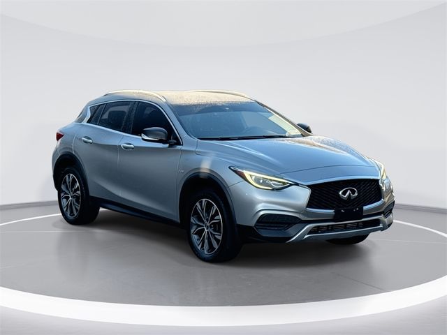 2017 INFINITI QX30 Luxury