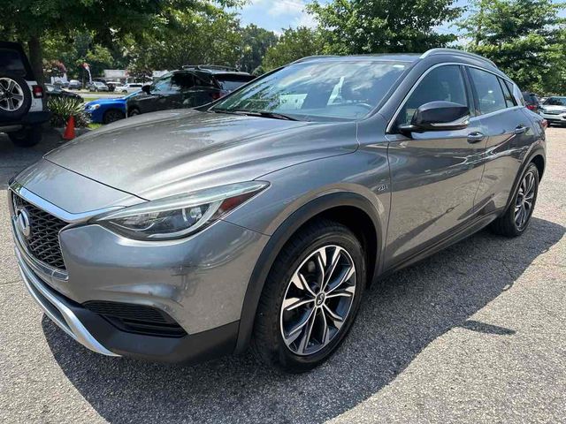 2017 INFINITI QX30 Luxury