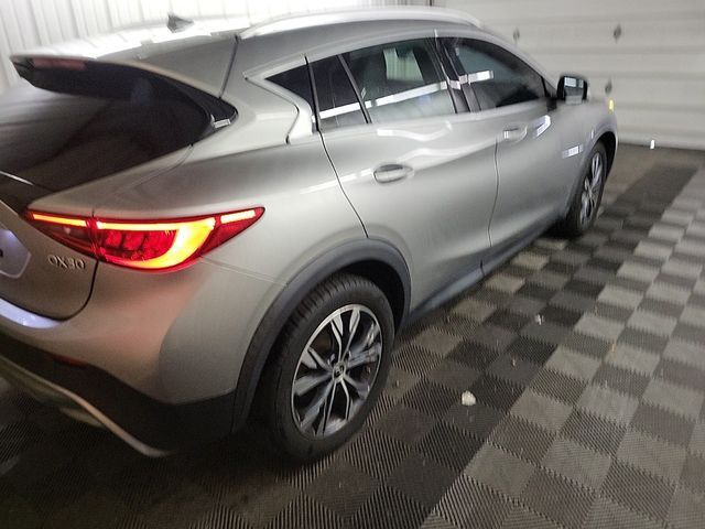 2017 INFINITI QX30 Luxury