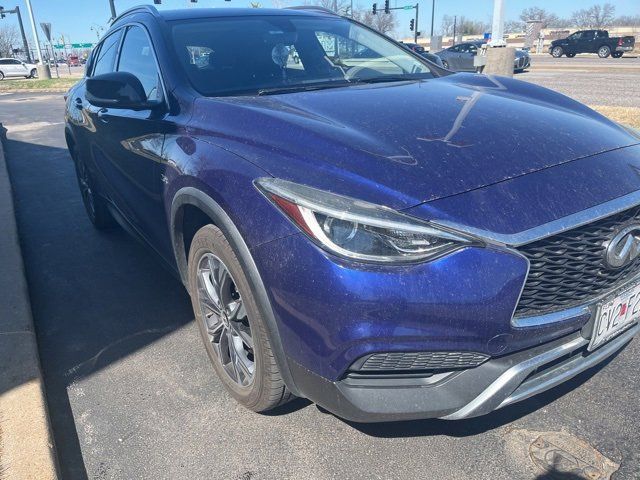 2017 INFINITI QX30 Luxury