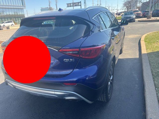 2017 INFINITI QX30 Luxury