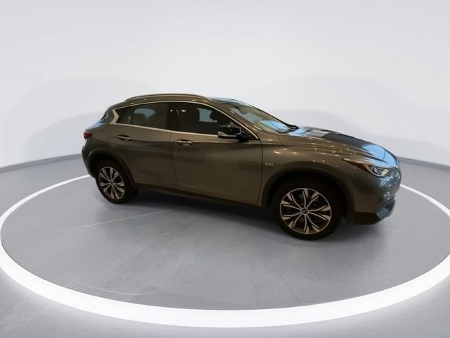 2017 INFINITI QX30 Luxury