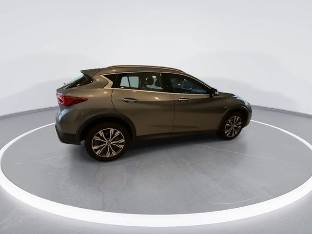 2017 INFINITI QX30 Luxury