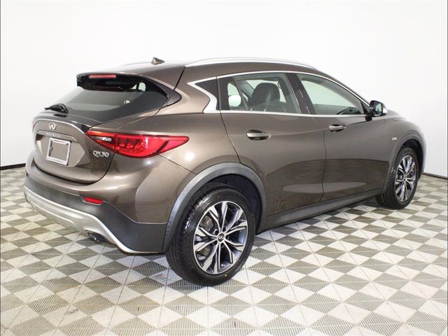 2017 INFINITI QX30 Luxury