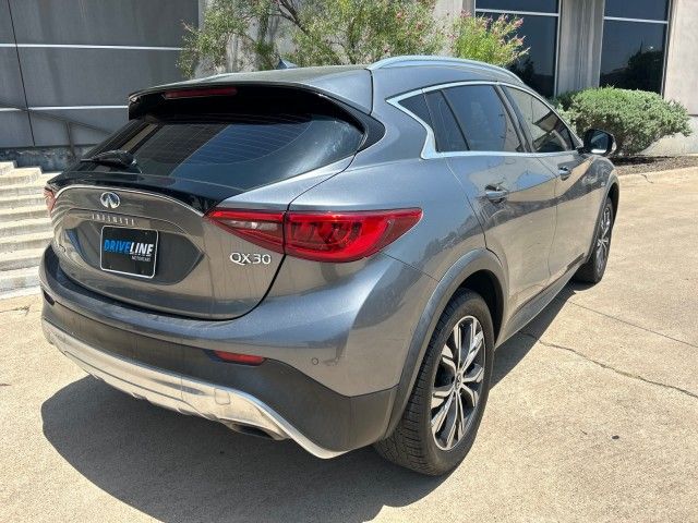 2017 INFINITI QX30 Premium