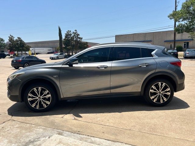 2017 INFINITI QX30 Premium