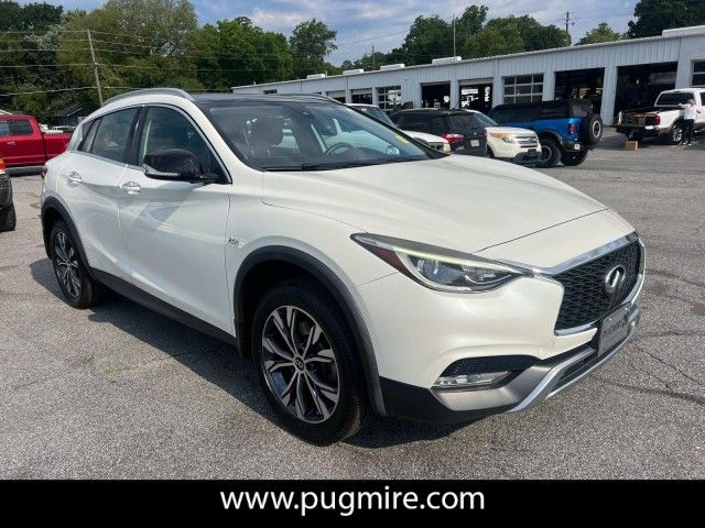 2017 INFINITI QX30 Premium