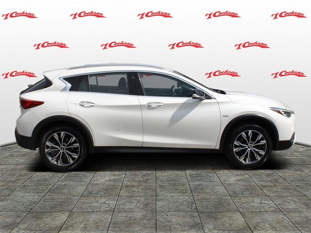 2017 INFINITI QX30 Luxury