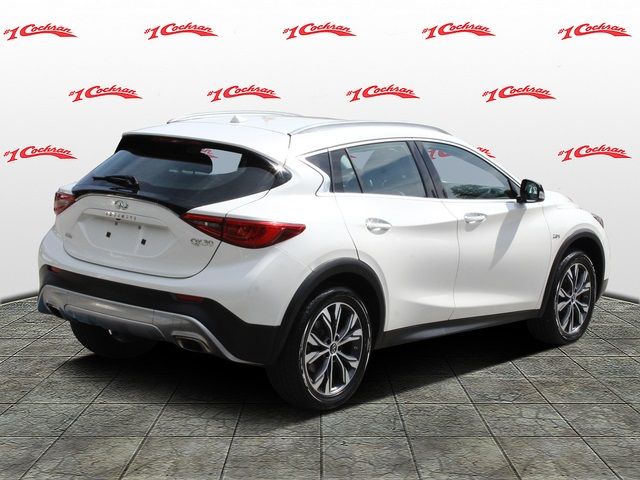 2017 INFINITI QX30 Luxury