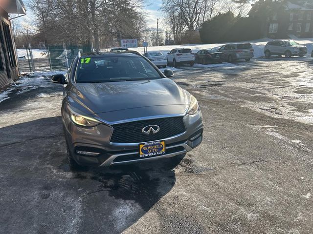 2017 INFINITI QX30 Premium