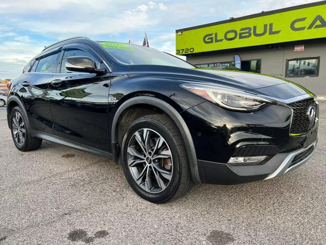 2017 INFINITI QX30 Premium