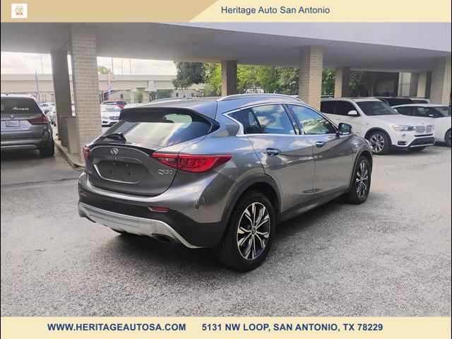 2017 INFINITI QX30 Premium