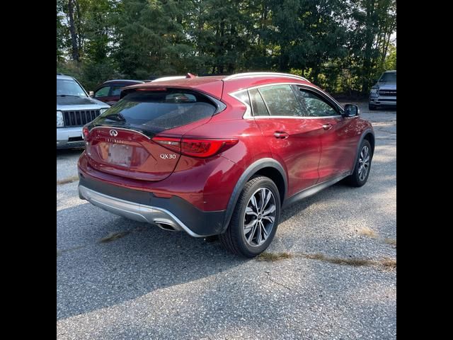 2017 INFINITI QX30 Premium